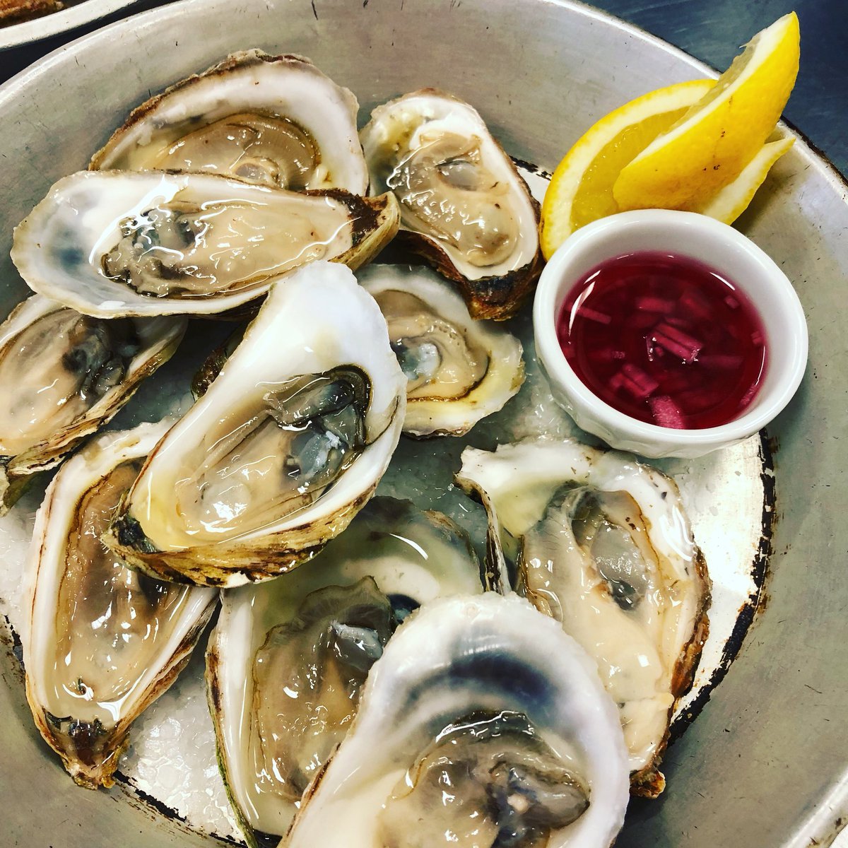 PlayWinery's tweet photo. Raise a Glass, Shoot an Oyster its #WineWednesday and we are still running our Summer Special; 10 Oysters and a bottle of Ad Lib for $30. Make a reservation by calling 236.422.2675 #oysters #summerspecial #oystersandwine #bcwine https://t.co/VUeBZyNzxL