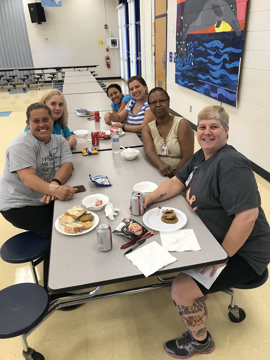 3rdAbes's tweet photo. Always cookin up something healthy &amp; delicious! Thankful for their hard work and attention to detail! We ❤️ our lunch ladies!🍽🌮🍗🥦🍔🍲 #HCPSApolloBeach #3rdgrade #BeWhoYouAre #WeClimbTogether #Yum #SecondHelpingPlease #Thankful #WeLoveYou https://t.co/Ag6KZwhKKt