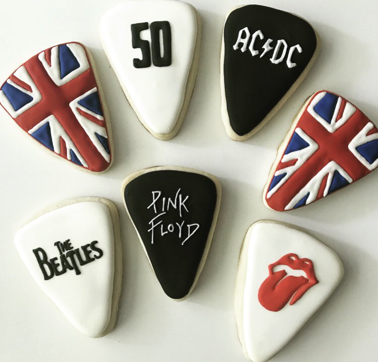 OneEightBakery's tweet photo. Love this party favour! #rocknroll #sugarcookies #cookies #icing #rollingstones #thebeatles #acdc #unionjack #pinkfloyd #partyfavour #baking #bake #ottawa #stittsville #stittsvegas 🤘 https://t.co/D8ZpRpFhMt