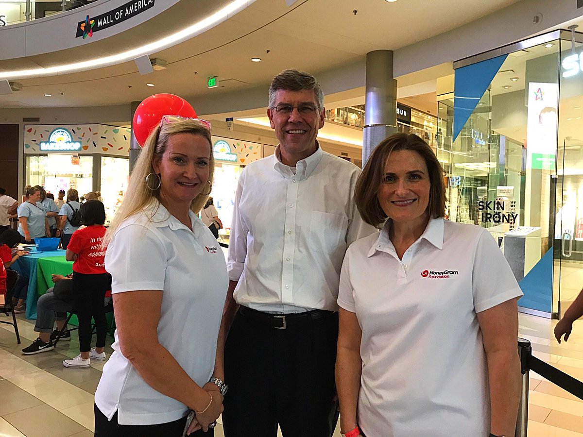MoneyGram's tweet photo. Thank you to @RepErikPaulsen for joining us to give back and support education with @simonsaysgive #MGfoundation #moa #gwb https://t.co/I7xSAMPmBX