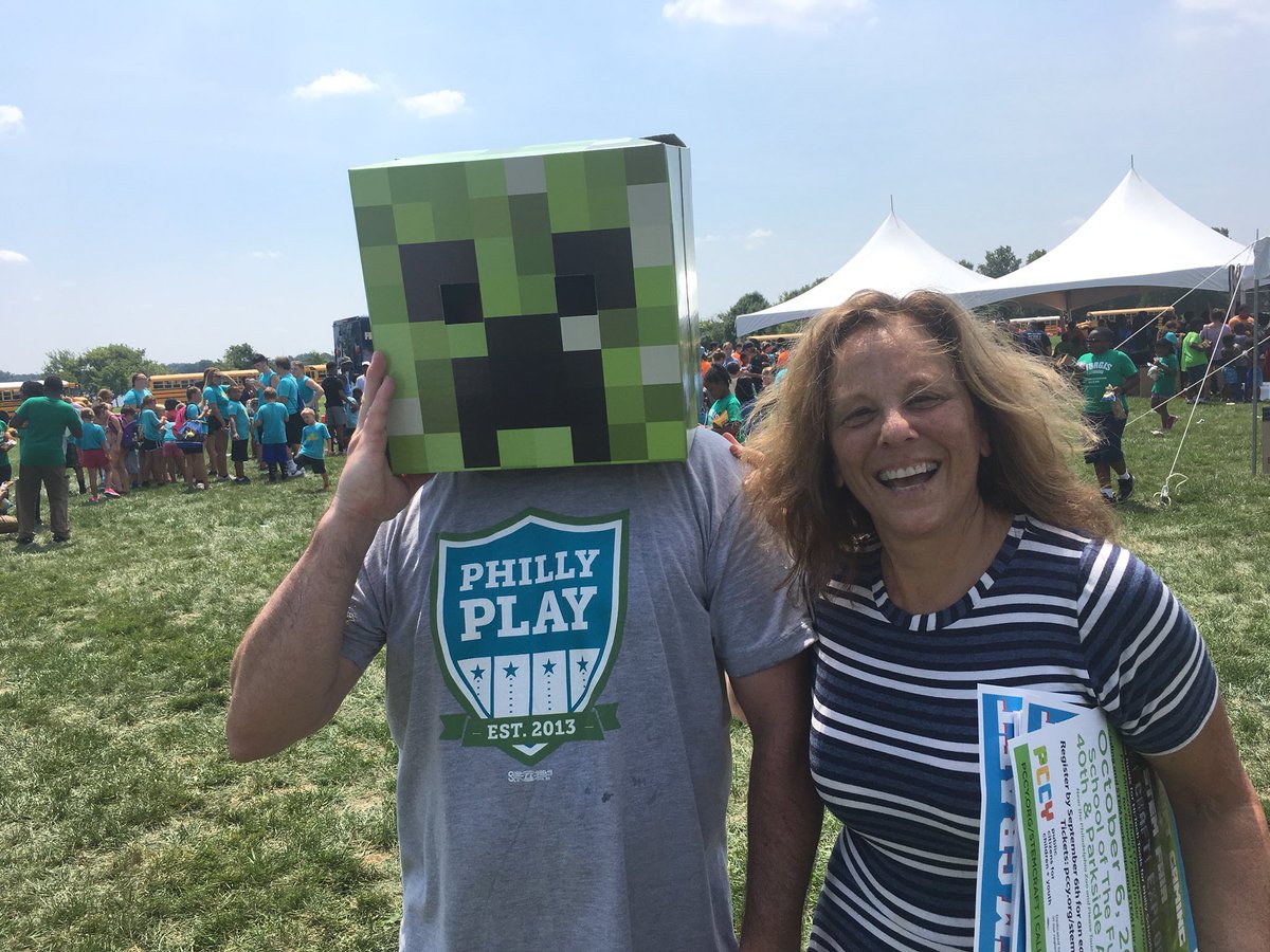 picasso_philly's tweet photo. @BobbyHenon & @DonnaRCooper are ready for #STEMCraft! Awesome #PlayPhilly event today for Philly kids. https://t.co/7J1HVYM8Ux