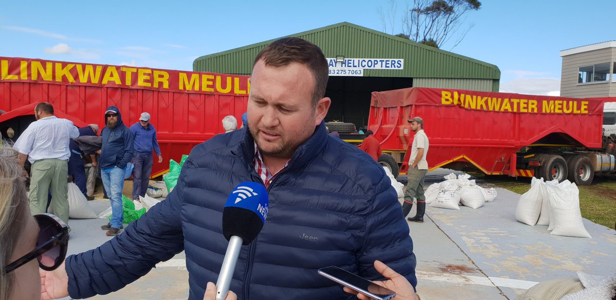 MrCow_man's tweet photo. #WCDrought The initiative is being spearheaded by Vredendal farmer, Burre Burger through his organisation Droogtehulp. The trucks delivered the feed to farms in Albertinia, Groot Brak, Vleesbaai and Riversdale #sabcnews https://t.co/n0WQPo0lcn