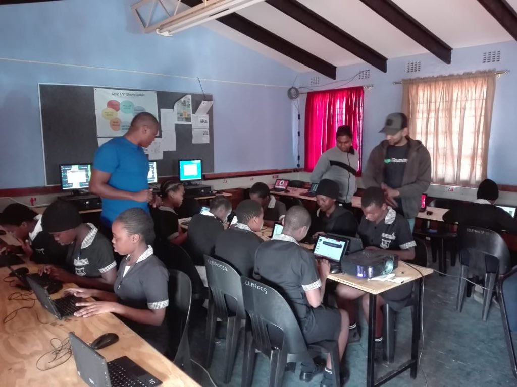 Kea_N's tweet photo. Thank you @Daphnesagevip and @SageGroupZA KZN colleagues for revamping the computer lab at Platt Drive Primary School today. @sagefoundation #volunteering #ICTforGood #ICTLiteracy #Education https://t.co/9AnO0F3epm