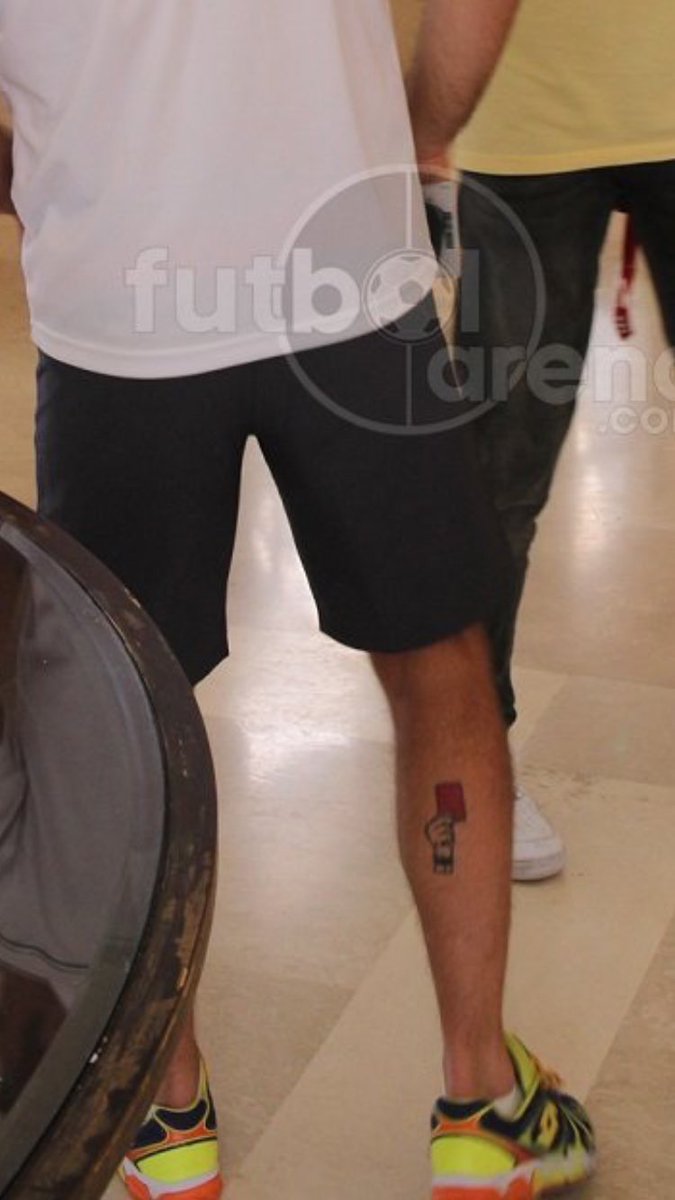 Firat Aydinus Yeni dövme yaptırmış... Herif her yerde eyyamci