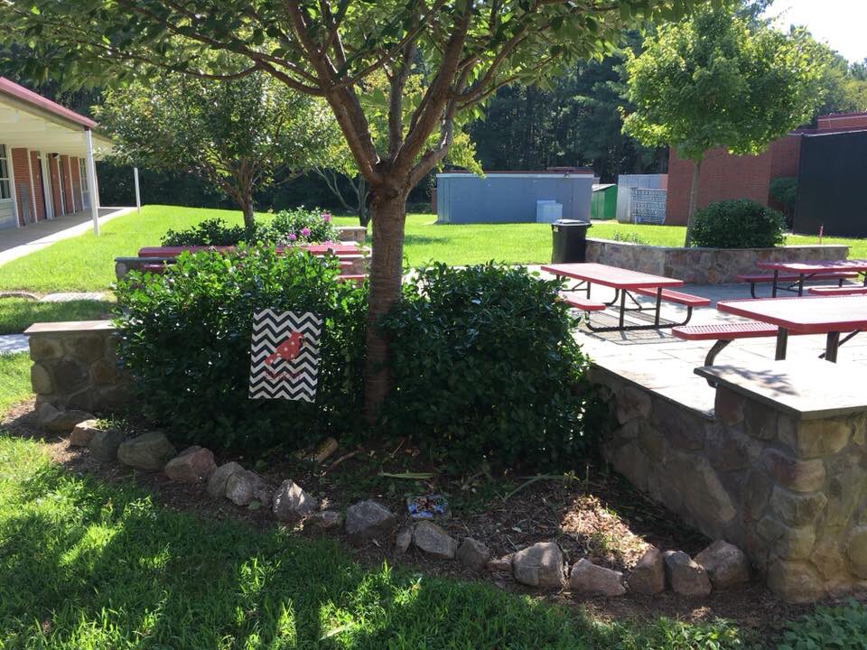 HanoverSchools's tweet image. Our community partners are the best! A big thank you to Cool Spring Baptist Church and Ms. Cole for helping make the Elmont ES gardens look absolutely beautiful and ready for students! #atraditionofexcellence