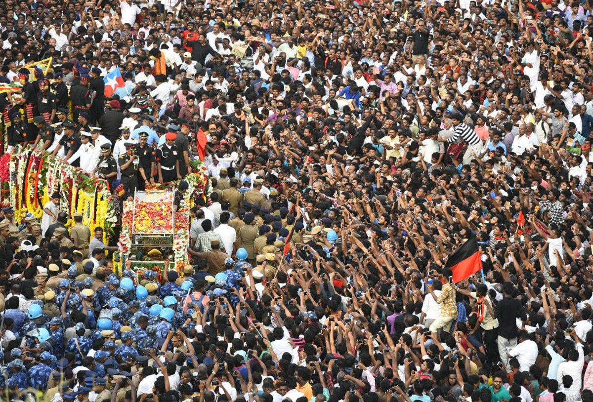 timesofindia's tweet photo. Funeral procession reaches #Marina 
 #KarunanidhiDeath   

Follow LIVE updates here: https://t.co/zqbWa6Rt02 https://t.co/f0ClkR7yli