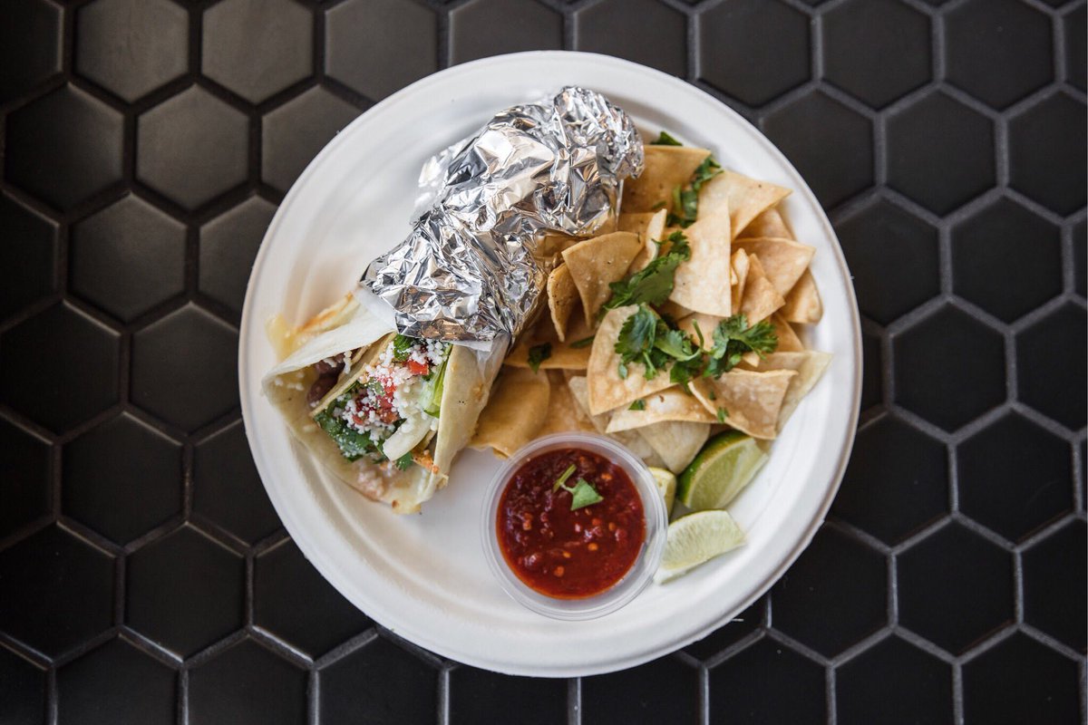AlleyTaco's tweet photo. Lunchtime: a portrait 🌮 #alleytaco https://t.co/UQxV4YF8wn