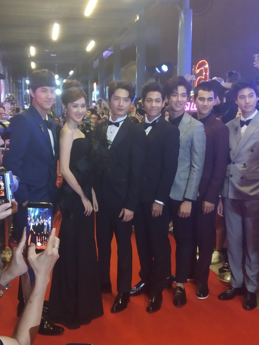 Phuwin_InterFC's tweet photo. Looking so handsome #phuwin 😎👍
#MayaAwards2018 

#Phuwintang #OnlyPHUWIN #อาตี๋ของผม https://t.co/a5bROwEjzU