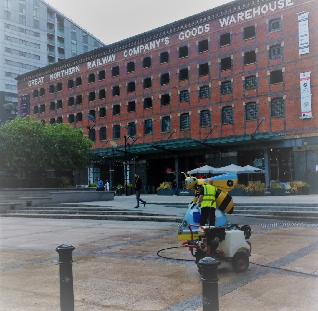 thesteampunkbee's tweet photo. Spotted this morning: A City Transformed on a pamper day! #BeeInTheCity @AgnesBeedenPow1 @beelieve_mcr @beeinthecitymcr @Bee___Unique @LGBTQ_QueenBee @Pablo_Bee_Casso @SuperBeeMcr @FederationBee https://t.co/ocT6gOdzuv
