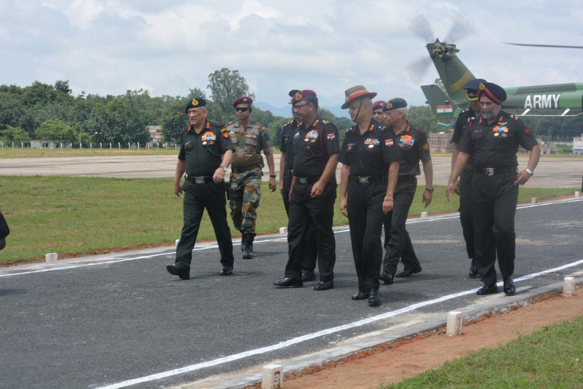 General Bipin Rawat #COAS visited #BrahmastraCorps at Panagarh and reviewed operational preparedness.#COAS exhorted all ranks to continue to work with zeal and dedication. #IndianArmy @PIB_India @SpokespersonMoD @HQ_IDS_India