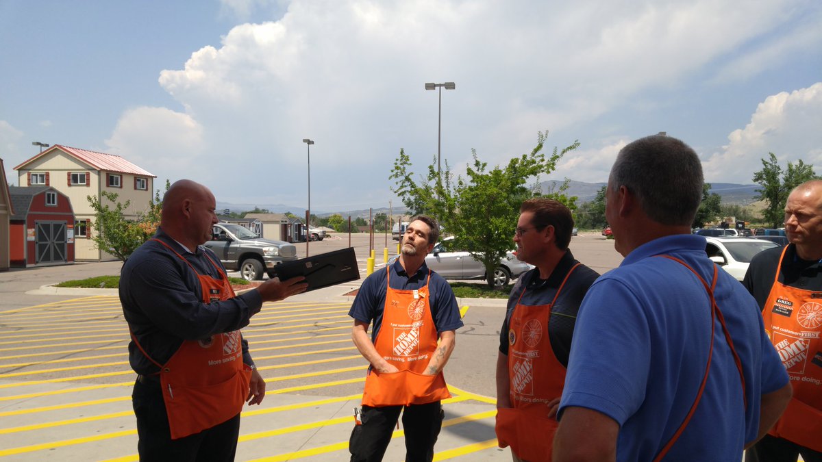 JohnManfredo's tweet photo. Great RVP walk yesterday with Donny at 1542!  We appreciate his taking the time to visit our store and get to know us!  #numberonestore. #2timesinarow. #goingforthethreepeat. 
@AndyDHRM @lindseyTHD1505 @PabstBen @LaurenSmith0929 @dirtman238 @becky_nation1 https://t.co/gd1RXmsyDz