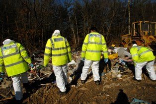 broadgroupltd's tweet photo. Seized 20-tonne waste vehicle crushed
https://t.co/tt7Jb7dfCH https://t.co/iVajT5A0Az