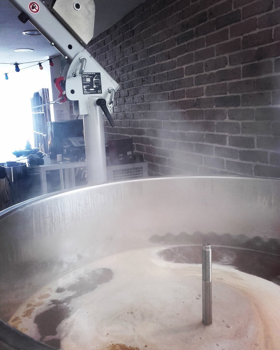 LaGuincheBieres's tweet photo. Vapeur!
#LaGuinche #Chelles #brassage
#ebulition #braumeister #brewer #brew #brewing #bières #creamale #bieresartisanales #locavore #locavorisme #microbrasserie #SupportYourLocalBeer #madein77 #seineetmarne #brewpub https://t.co/noKlaFTG9h