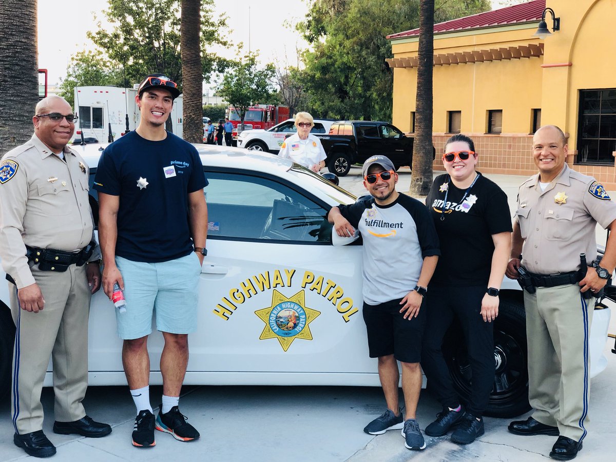 tweet_tweet_CT's tweet photo. Supporting our community- National Night Out w/ San Bernardino County @sbcountysheriff @SanBernardinoPD @amazonsmile @AmazonVestLife #NationalNightOut #SanBernardino #BehindTheSmile #Amazon #SoCalAmazonians #DeliveringSmiles #ONT5 #SortCenters https://t.co/ER7A1ULbpY