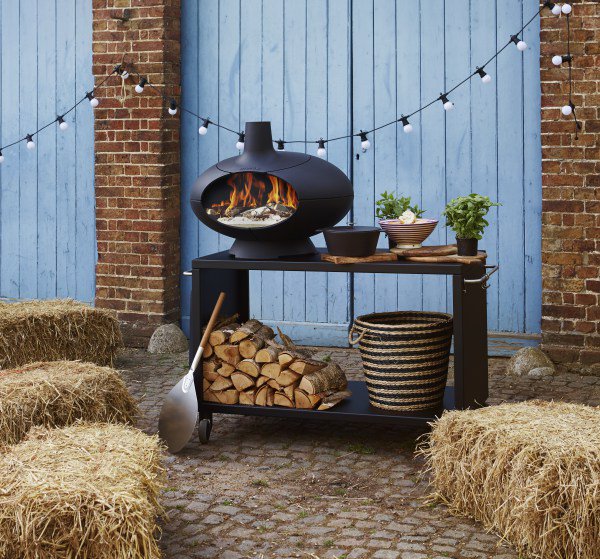 HomeStyleStoves's tweet image. Make the most of this heatwave by cooking up a storm on your Morsø Forno outdoor oven! ow.ly/ZnQC30lfX0G