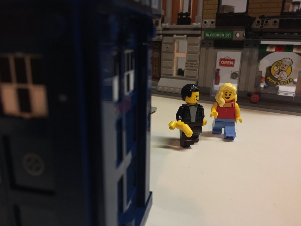 Who are you？
Told ya,the Doctor.
Doctor what？
Just the Doctor.
Doctor？？
Hello！！！！
 #DoctorWho
#LegoDoctorWho 
 #Rose