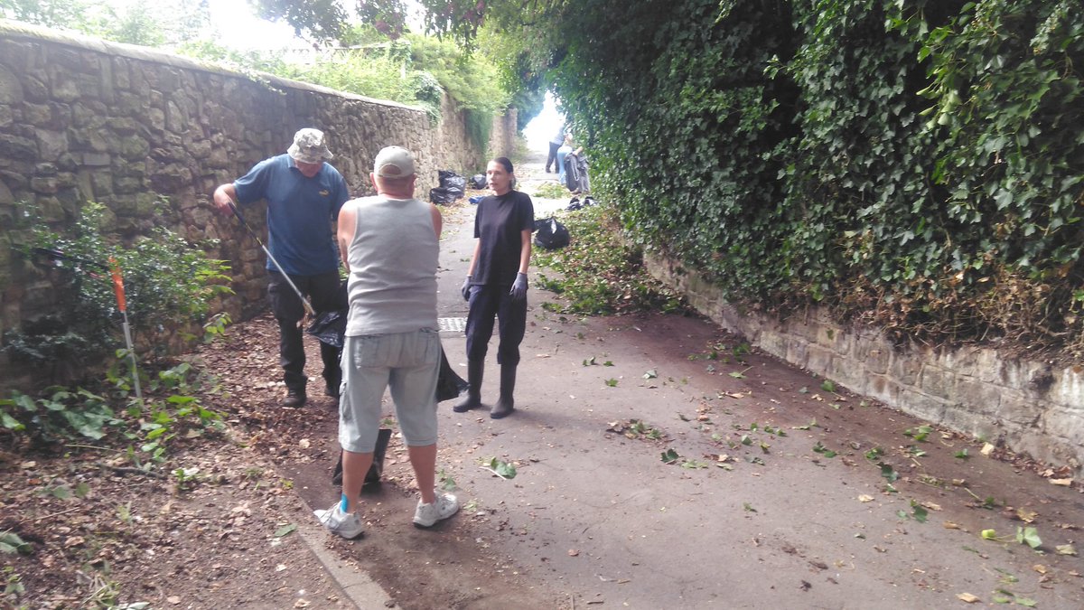LWYLRotherham's tweet photo. What a great morning working with a new Swinton community group doing a litter pick. Supported by councillors, the development officer and Highfield court helped with some refreshments. Over 50 bags of rubbish from the field and lane off park road. And this group want to do more https://t.co/vhwcZaoOmV