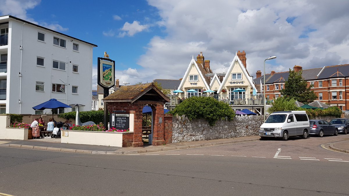TonySmithChef's tweet photo. I meet up with the family on holiday for my 1 day off this week and walking along the seafront, look what I bump into! @YoungsPubs @TheGroveExmouth #holidaypub #workdayoff #cantescape #seaside https://t.co/dZ2u3HwH30