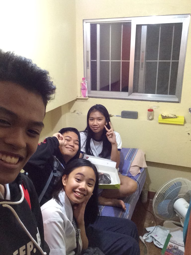 donosmon_'s tweet photo. @RitchlPbt happy birthday rachelle my super bff forever sana masaya ka ngayong araw and God is always there for u love u forever baby bff rachelle #ano #naiyaknarachelle #dabog
(Penge kami chips) @AlyssaYaji https://t.co/IvT8Yz2mLs