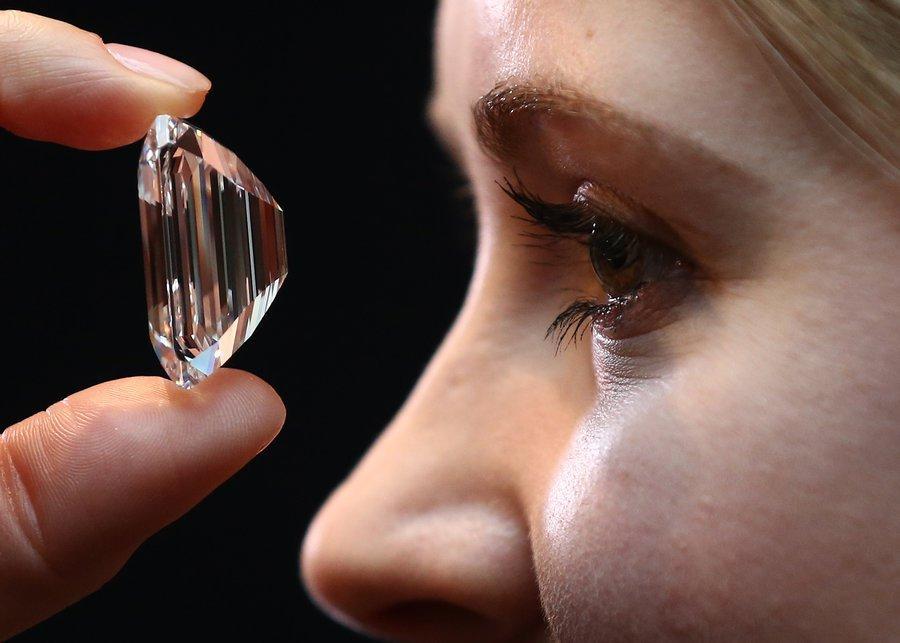 bigthink's tweet image. Scientists turn nuclear waste into diamond batteries that’ll last for thousands of years bit.ly/2vPFdVR