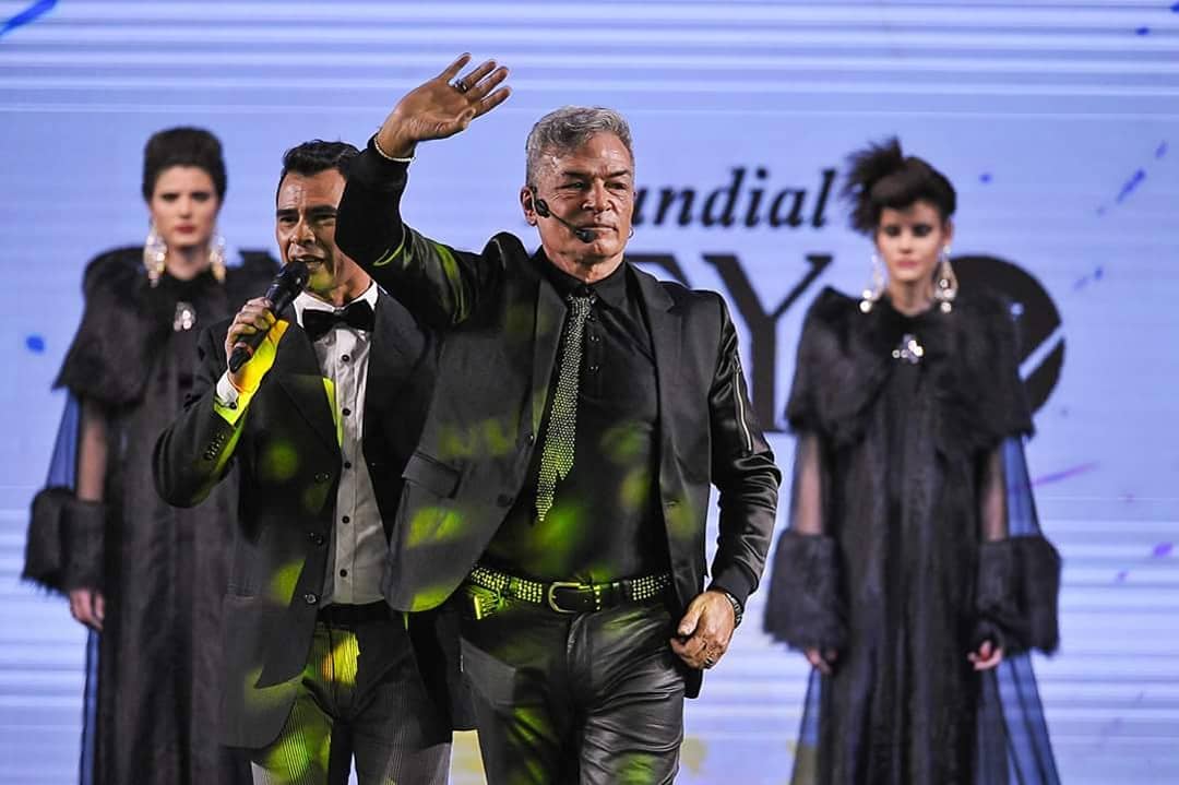 silkeymundial's tweet photo. Gran presentación de nuestro Embajador @BRUNOSALAS12 en #EstiloyColor 2018 donde mostró las últimas técnicas en tendencias de cortes y peinados. https://t.co/tMrYm885pG