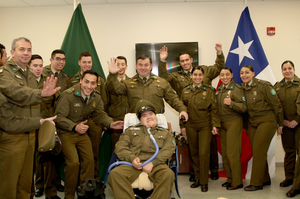 Carabdechile's tweet photo. Diego Labra Gutiérrez cumplió su sueño de ser un Carabinero más en las verdes filas policiales, gracias a la campaña “Un día de Vida" propiciada por la Fund. "Deportistas por un Sueño” y que contó con la ayuda de la Intendenta @KarlaEnAccion y la 66° Com. de Bajos de Mena https://t.co/QkHOmg4b9w