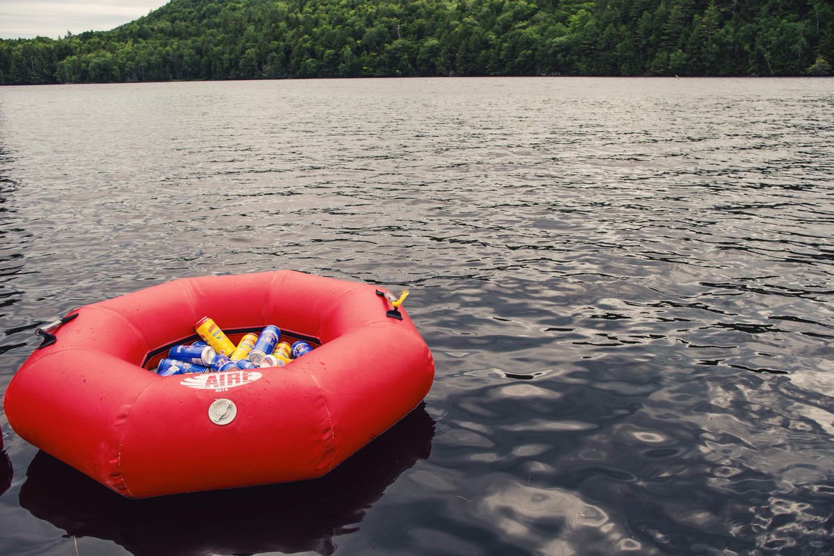 harpoonbrewery's tweet photo. SUMMER IS GOING TO FLOAT AWAY. Sorry, we couldn’t resist. Just grab a Wannamango before it’s too late, will ya? https://t.co/WYS72TEICY