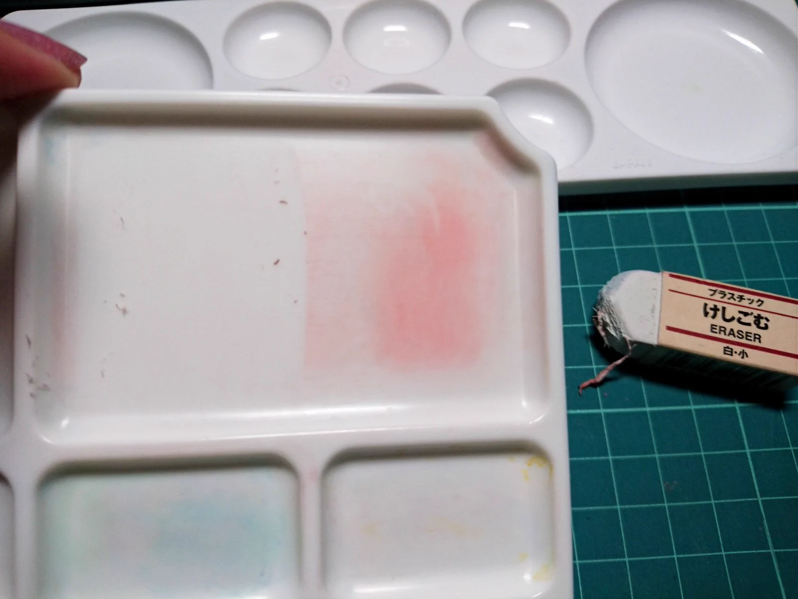 目からウロコww洗って落ちないパレットの汚れが○○で驚くほどキレイに！！