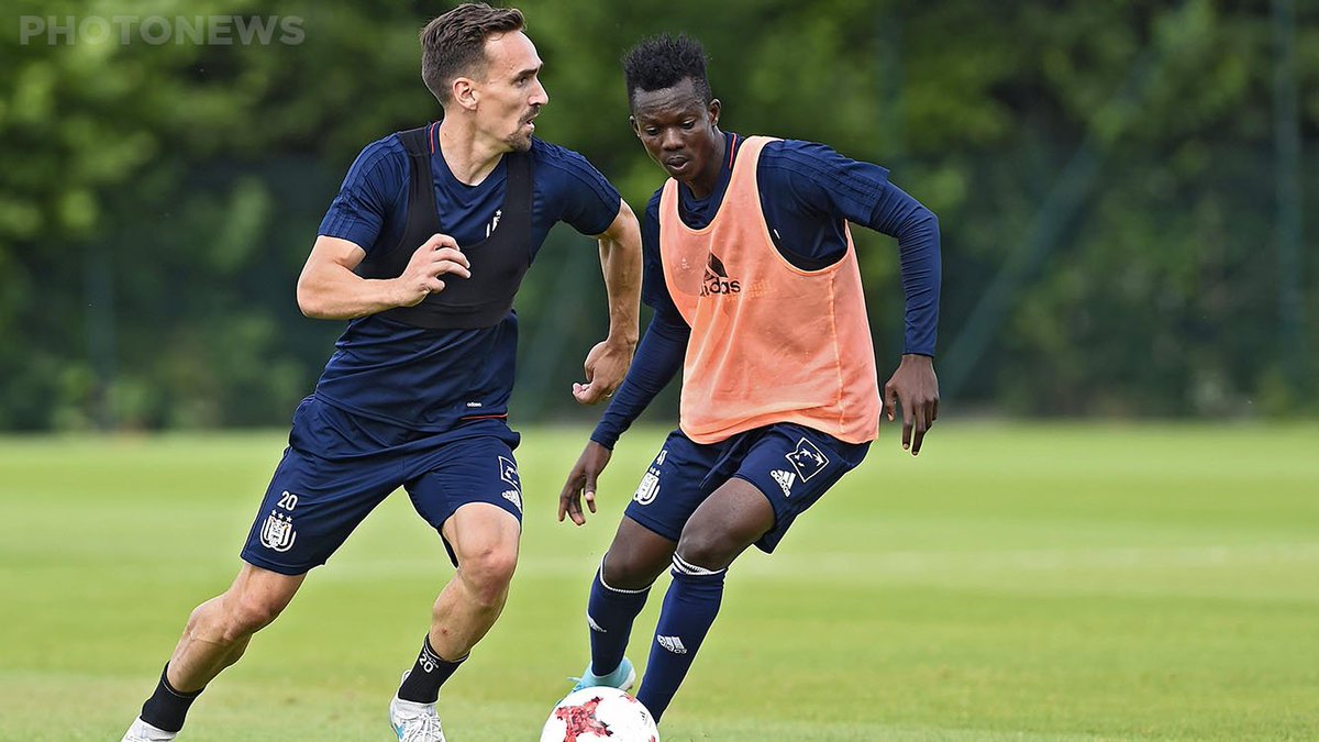 rscanderlecht's tweet photo. Het gaat de goede richting uit met de revalidatie van Sven Kums en Emmanuel Sowah. Sven hervat vandaag de looptrainingen, Emmanuel werkt nog individueel aan zijn terugkeer. Kop op, gasten! 💪 #RSCA #COYM https://t.co/uTmSyTLJfy