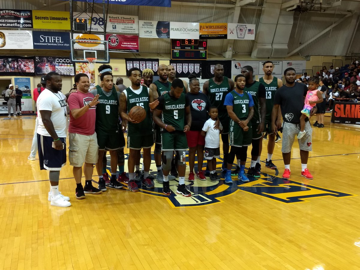TonyTee123's tweet photo. 2018 Champions Danny Rumph Pro Classic
#CoachTone #CoachSharif #TeamRumph #SGHoops https://t.co/Fe4YOEV3MQ