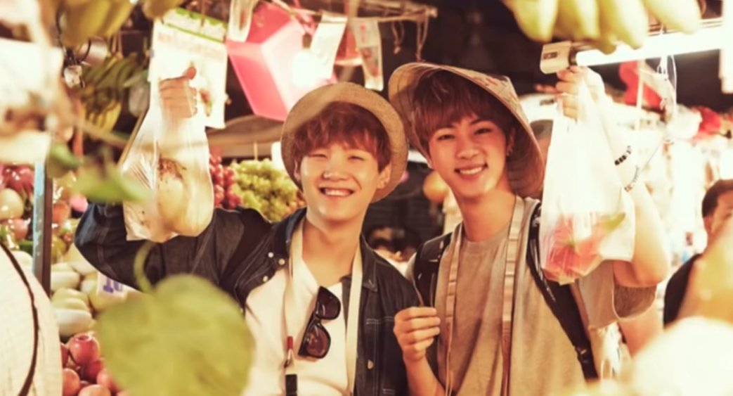 jinstantnoodles's tweet photo. they   travel https://t.co/QDpNXIN025