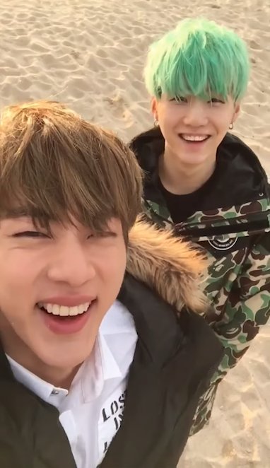 jinstantnoodles's tweet photo. they   travel https://t.co/QDpNXIN025