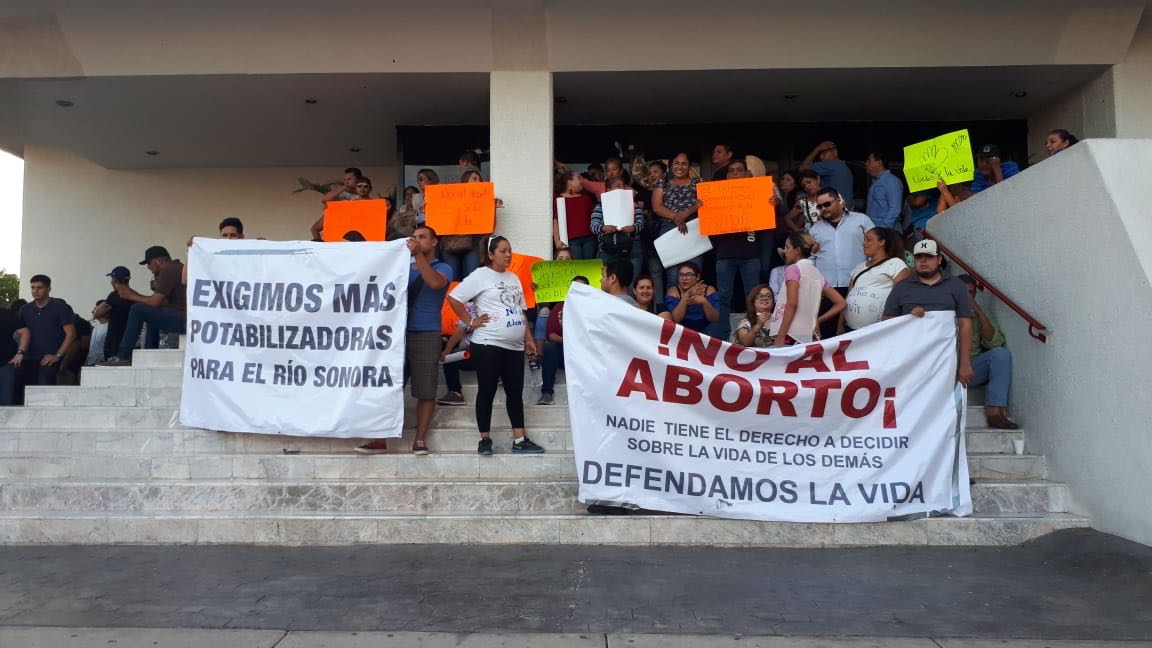 vagoner35's tweet photo. Se manifiestan a favor de la vida.
Un grupo de mujeres protestan frente al Congreso del Estado contra el aborto en Sonora. @ABN58 @ricardo_margain @Chaposoto @feroropeza20 @olea_ramon @leoguzmanb @Samvalor @mensajero34 @CafeMatutinos @elchiltepin @rquirrin @michelleriveraa https://t.co/3YozsHimNx