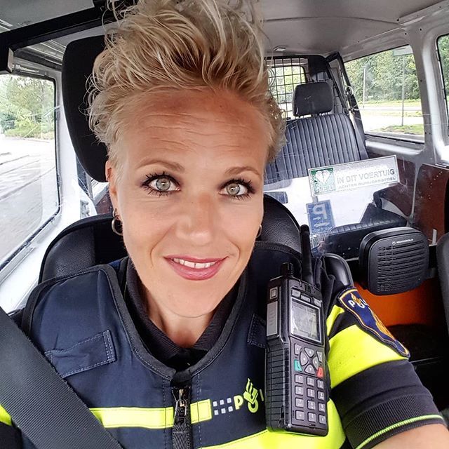 WA_HIA2's tweet photo. Daar gaan we weer! #werken #avonddienst op de #bus de 3203 #BAM #gaan #medlingen #wijkwerk #samen #generiek #Krimpen #Capelle #Rotterdam https://t.co/uIaOuVKkdS https://t.co/0sFpUeDXjC