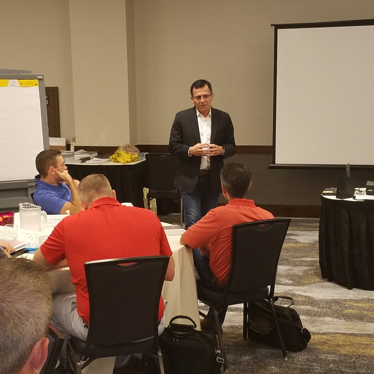 ClaraPolancoGuz's tweet photo. What a great way to kick off day 2 of our Dallas #UPSMFS with an inspirational message from Russ Cusano, International VP of Sales for @UPSCapital to our operators. @GeorginaBane @ErnspikerJulia @RedRiverUPSers https://t.co/6oNIQeiAkF