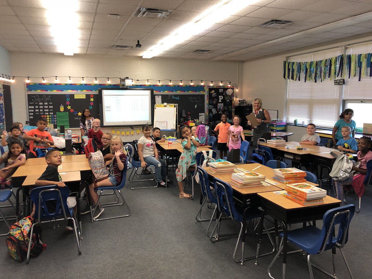 BrandonJW3's tweet image. It’s great to see our new teachers in action! #ParkwoodPRIDE #WeAreGCCS @ParkwoodElem