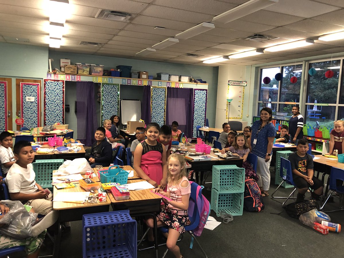 BrandonJW3's tweet image. It’s great to see our new teachers in action! #ParkwoodPRIDE #WeAreGCCS @ParkwoodElem