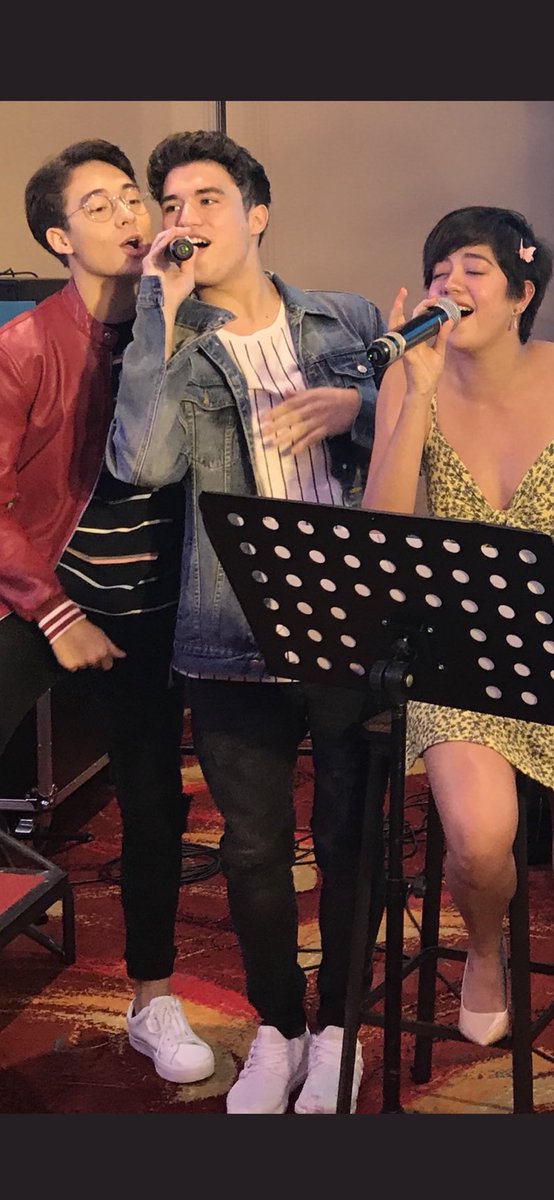jmsnblake's tweet photo. There are 3 types of singers:
1. The Confident one
2. The one that tries to
3. The one that wants to https://t.co/VwmKCiKOuC
