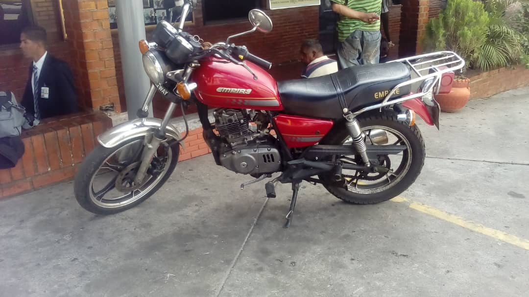 enlaccicpc_intt's tweet image. En fecha 25/07/2018, en Operativo realizado por el Jefe  de esta Oficina, desplegado en las Parroquias Petare, Sucre, el Recreo y Catia, se logro la RECUPERACIÓN, de un vehiculo clase MOTO, PLACAS AD6S58G @DouglasRicoVzla @CICPCPREVENCION