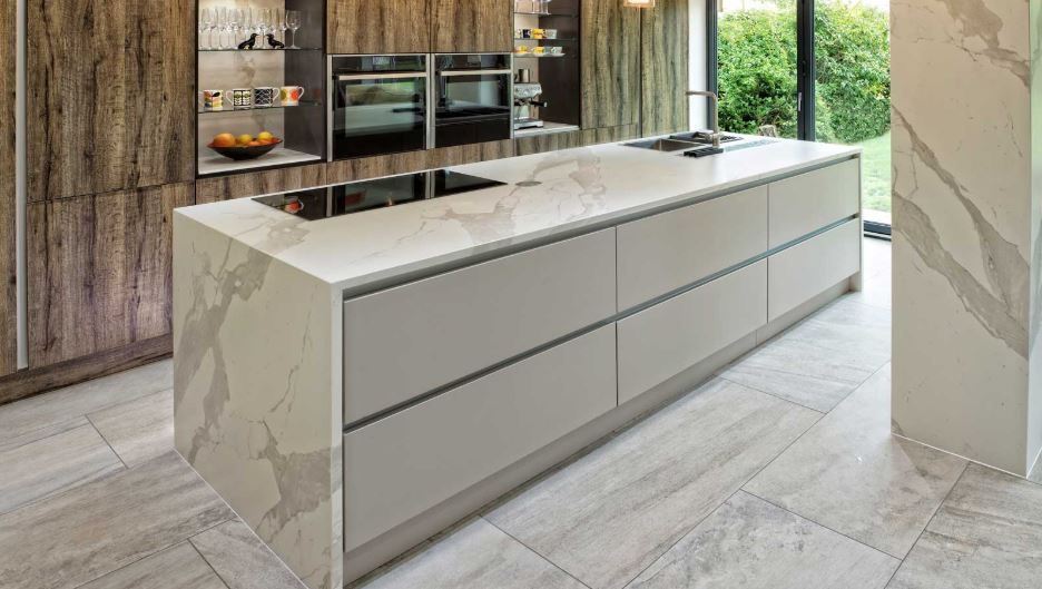 Introducing LAMINAM, the latest revolutionary finish for kitchen worksurfaces. Contemporary look and feel surface perfect with a new Holmfields Handleless kitchen! Samples available in our showroom #handlelesskitchen #contemporary #laminam