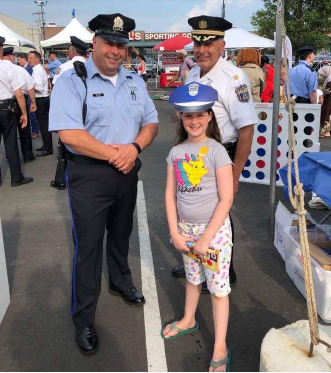 PPD01Dist's tweet photo. @PPD01Dist participating in @OfficialNNO with @PPD03Dist and @PPD17Dist #safetythroughservice @PhillyPolice https://t.co/UDZwxi9Og1