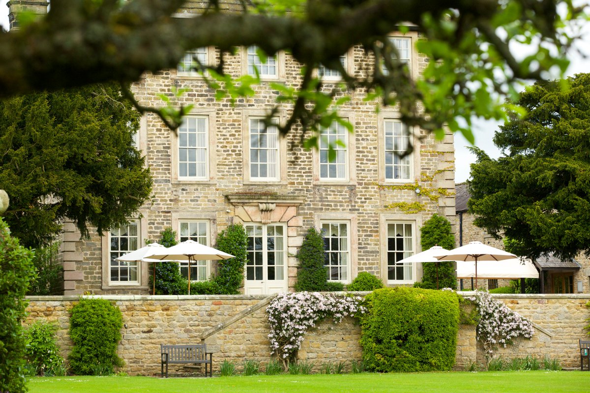 ThisisDurham's tweet photo. Head to @Headlamhall this summer and surround yourself with over 400 years of history >>> https://t.co/KpIjaEXvrQ

#thisishistory #thisisdurham #headlamhall https://t.co/9YkaguNWCZ