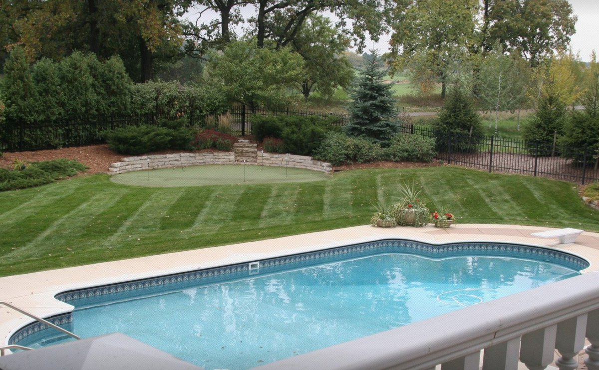 RegencyBuilders's tweet image. It might be August but their is still plenty of time for a staycation! Unwind in your own backyard, shoot some hoops or go for a swim!