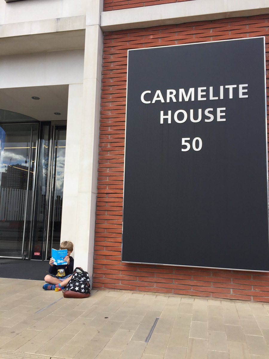 elliemdsmith's tweet photo. Here is Felix reading outside the offices of Orion Publishing, where he delivered a letter to one of its authors #KPSreadingchallenge https://t.co/SafAn8rQXS