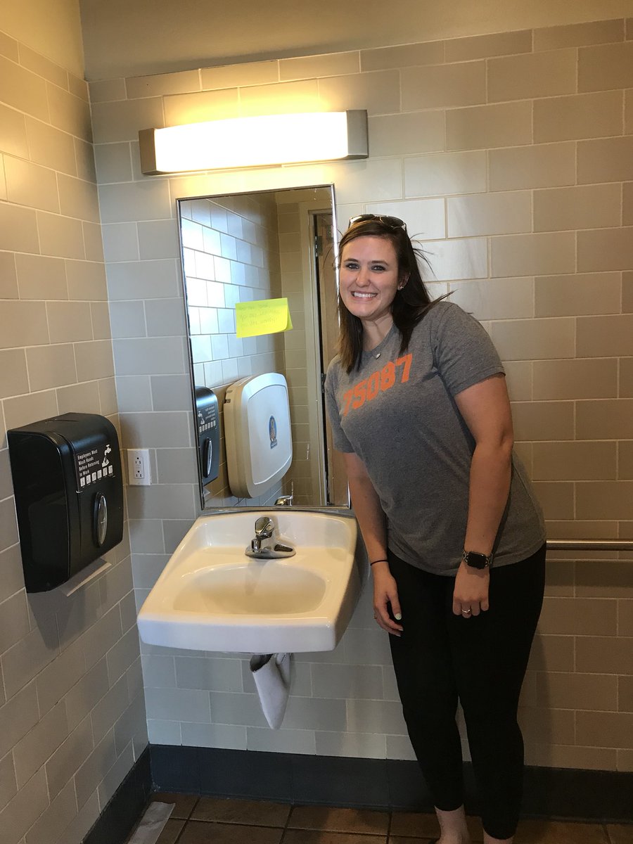 brandalini79's tweet photo. CMS Day of Service #cainconnection #BetterTogether https://t.co/hbPW4BlQkm