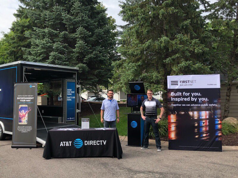 BoldNorthMobile's tweet photo. Great night participating in the community yesterday at Woodbury's National Night Out! #NationalNightOut2018 #FirstNet #BOLDNorthernPlains #ATT #NPWinLocal #YourThing https://t.co/VF5fW21tPR