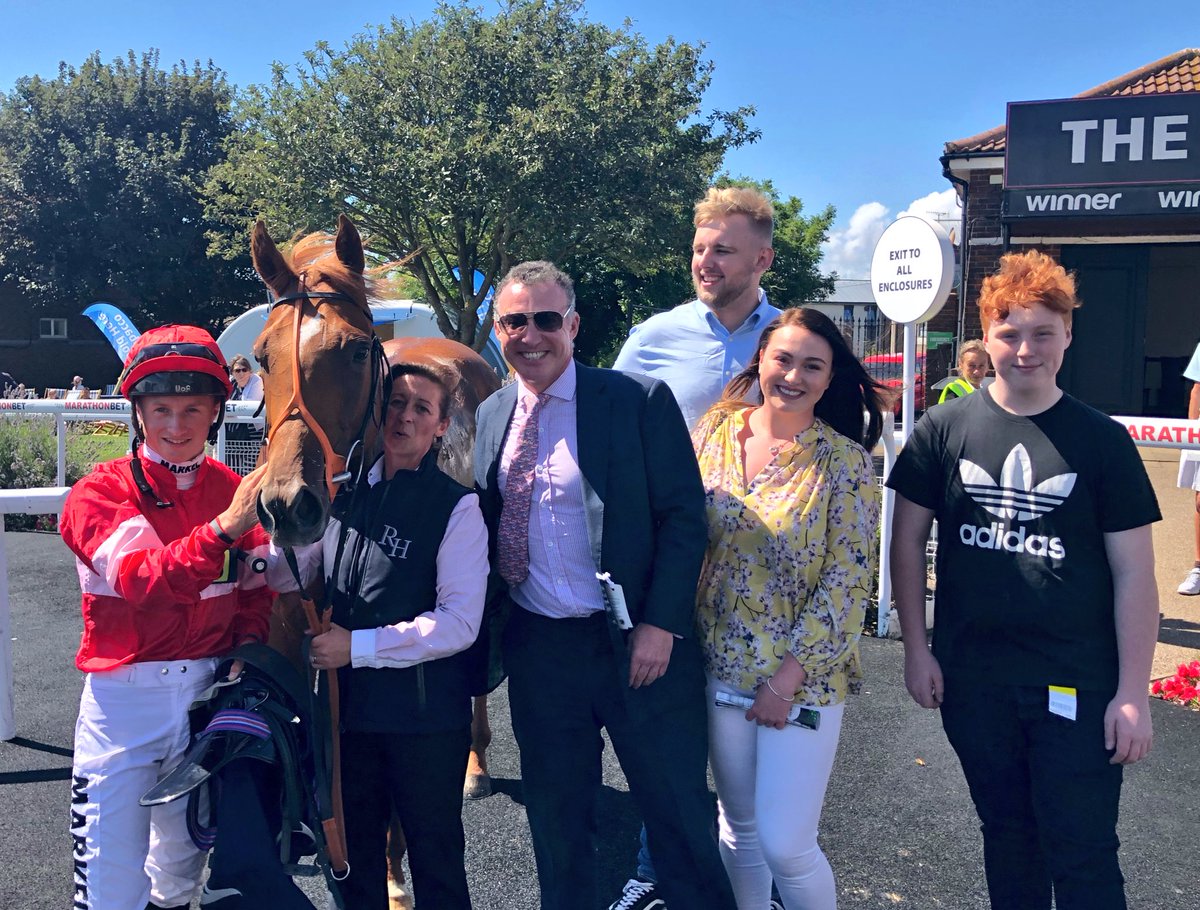 rhannonracing's tweet photo. BIG BABY BULL wins well @BrightonRace under @TomMarquand for Sullivan Bloodstock and @Chrisgilesreal bringing up the 1-2 for the yard #RH #winner #promising #Brighton 🏇🏇🍾🍾 https://t.co/5KKEX5taT2