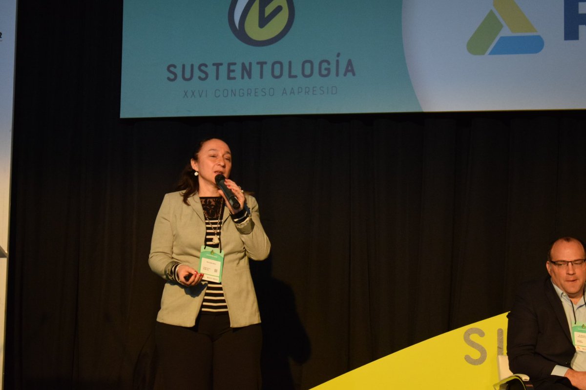 'En el caso de las frutas y hortalizas, el 45% de lo que se produce se tira. Tenemos que reducir la pérdida de mercadería a través de la tecnología'@MercedesMnimo. #Sustentologia #CongresoAapresid #agro #MasFrutasYVerduras