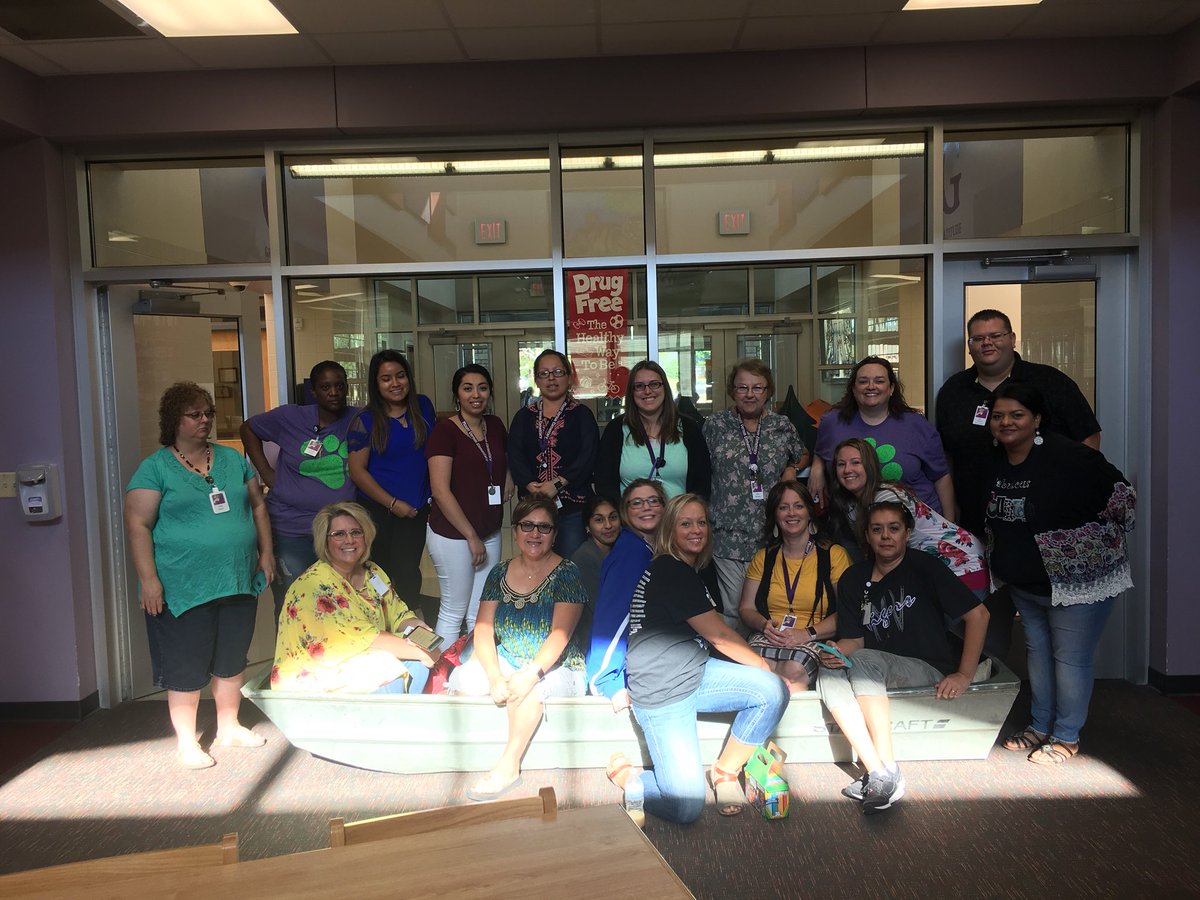 GableLyndsay's tweet photo. Weโre all in it together!@mtvernones #mvtigertribe https://t.co/YeoMmwA9wU