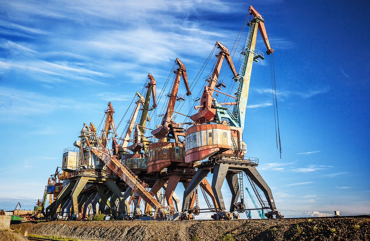 TheAtlPhoto's tweet image. Photos of Abandoned Russia - A collection of 35 images of structures from many eras, across the vastness of Russia, left behind, and now in the process of being reclaimed by nature. theatln.tc/QFSA2ZMn